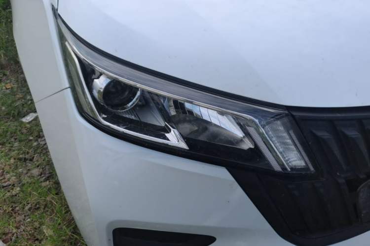 Used Wuling Jiachen 2022 1.5L Manual Enjoyment Elite Model Right Front Headlight