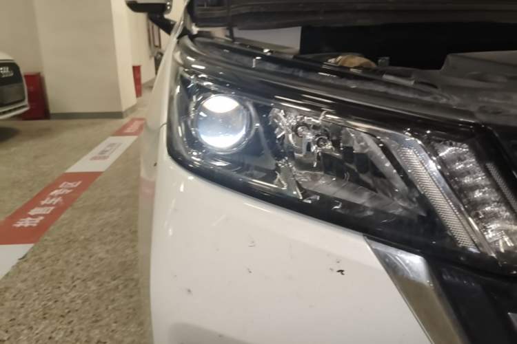 Used Wuling Jiachen 2022 1.5T Manual Comfort & Dynamic Version Right Front Headlight
