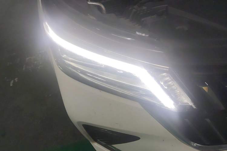 Used Wuling Jiachen 2022 1.5T CVT Deluxe Flagship Edition Right Front Headlight