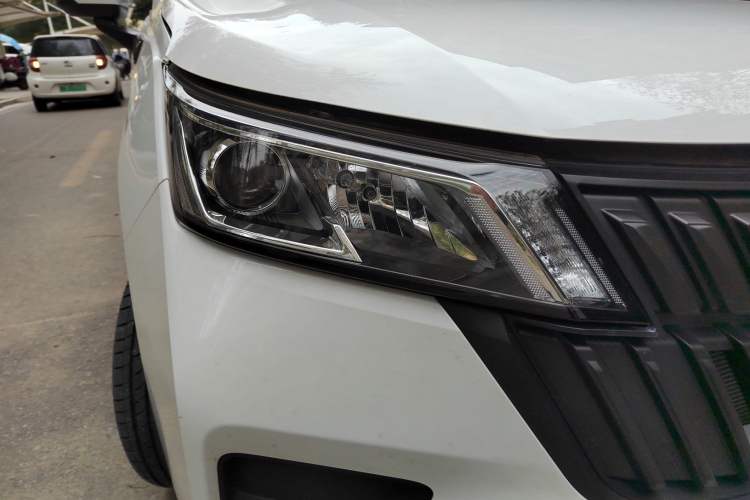 Used Wuling Jiachen 2022 1.5L Manual Enjoyment Elite Model Right Front Headlight