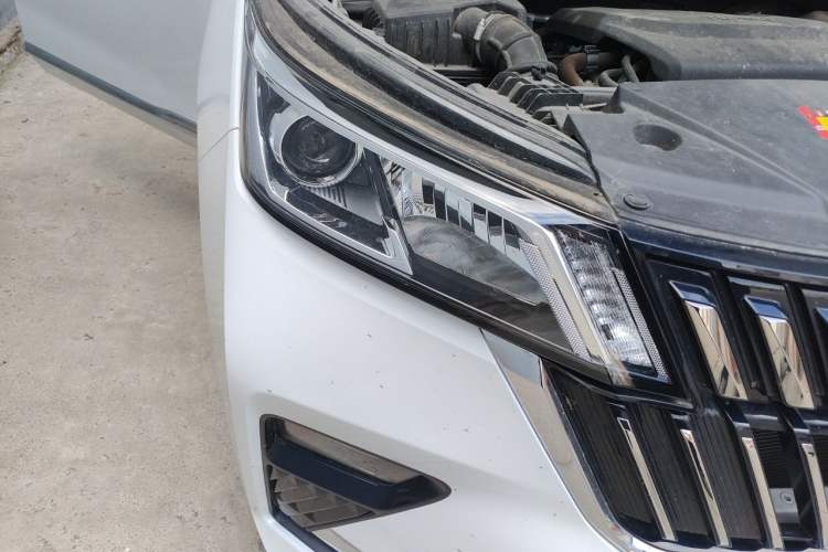 Used Wuling Jiachen 2022 1.5T CVT Smart Luxury Version Right Front Headlight