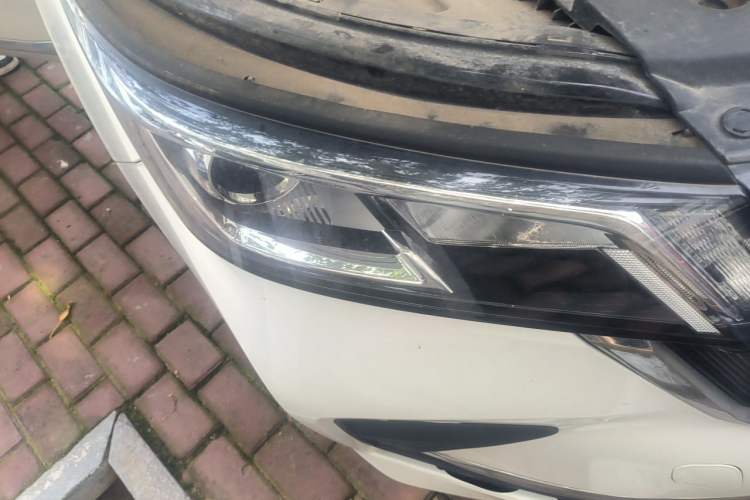 Used Wuling Jiachen 2022 1.5T Manual Comfort & Dynamic Version Right Front Headlight
