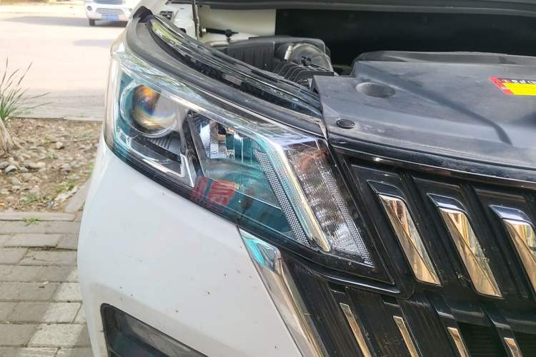 Used Wuling Jiachen 2022 1.5T CVT Smart Luxury Version Right Front Headlight