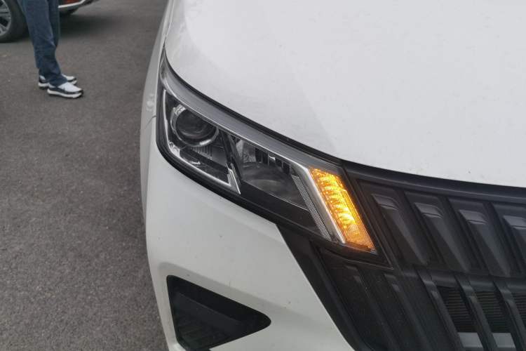 Used Wuling Jiachen 2022 1.5L Manual Enjoyment Elite Model Right Front Headlight