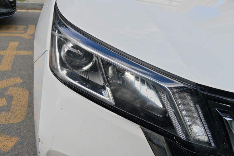 Used Wuling Jiachen 2022 1.5L Manual Comfort Edition Right Front Headlight
