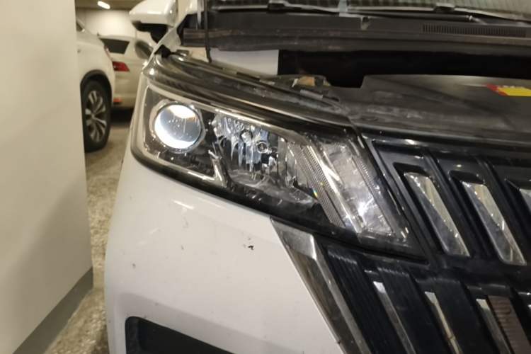 Used Wuling Jiachen 2022 1.5T Manual Comfort & Dynamic Version Right Front Headlight