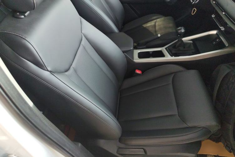 Used Wuling Jiachen 2022 1.5T Manual Comfort & Dynamic Version Right Front Seat