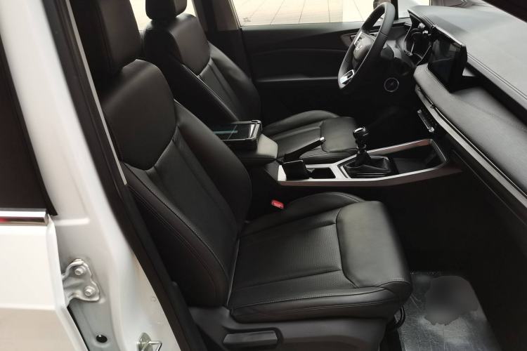 Used Wuling Jiachen 2022 1.5T Manual Light Enjoyment Dynamic Version Right Front Seat
