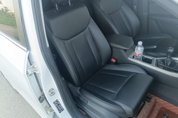 Used Wuling Jiachen 2022 1.5L Manual Light Comfort Edition Right Front Seat