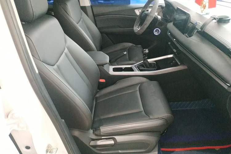 Used Wuling Jiachen 2022 1.5L Manual Light Comfort Edition Right Front Seat