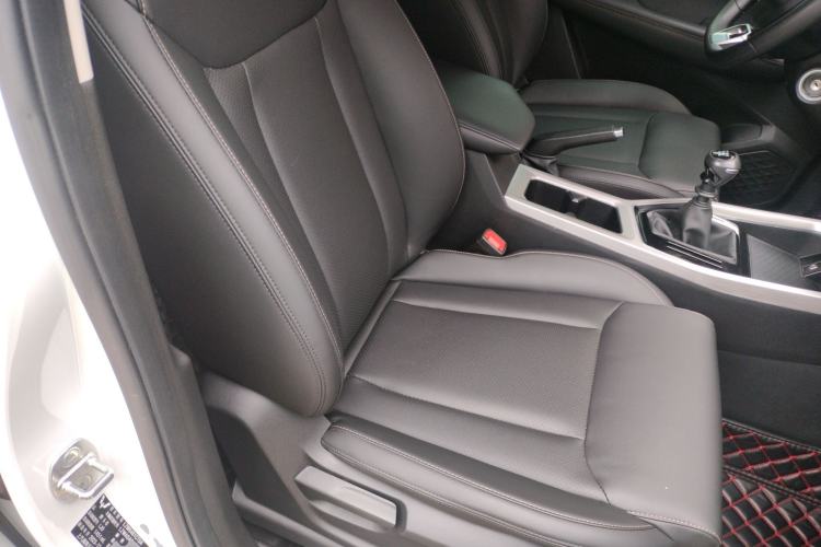 Used Wuling Jiachen 2022 1.5T Manual Comfort & Dynamic Version Right Front Seat