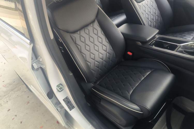 Used Wuling Jiachen 2022 1.5T CVT Deluxe Flagship Edition Right Front Seat
