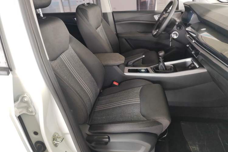 Used Wuling Jiachen 2022 1.5L Manual Enjoyment Elite Model Right Front Seat