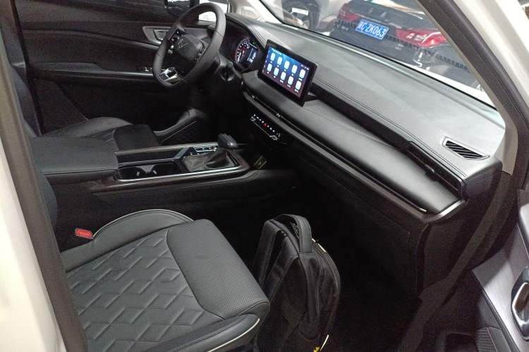 Used Wuling Jiachen 2022 1.5T CVT Deluxe Flagship Edition Right Front Seat
