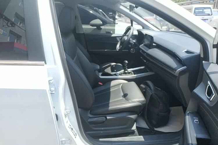 Used Wuling Jiachen 2022 1.5T Manual Comfort & Dynamic Version Right Front Seat