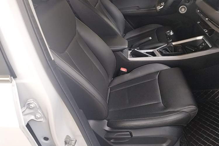 Used Wuling Jiachen 2022 1.5T Manual Comfort & Dynamic Version Right Front Seat