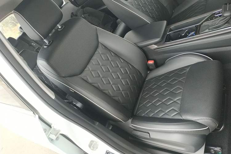 Used Wuling Jiachen 2022 1.5T CVT Deluxe Flagship Edition Right Front Seat