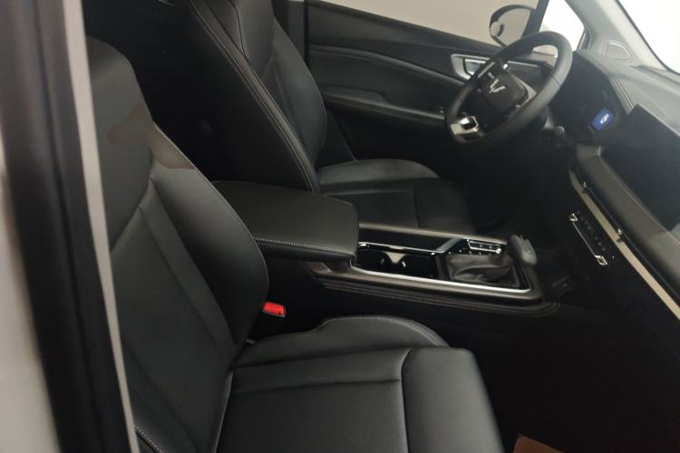 Used Wuling Jiachen 2022 1.5T CVT Smart Luxury Version Right Front Seat