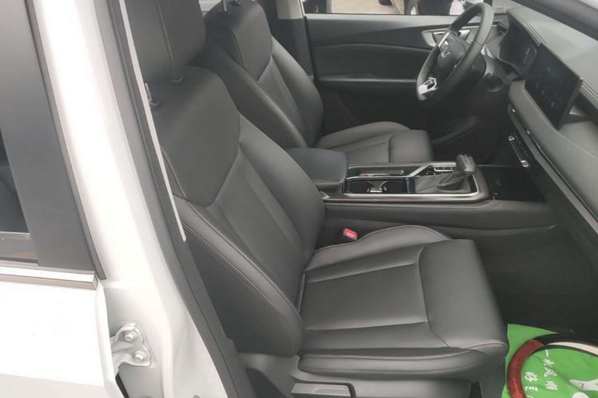 Used Wuling Jiachen 2022 1.5T CVT Smart Luxury Version Right Front Seat