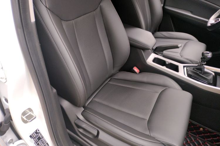 Used Wuling Jiachen 2022 1.5T Manual Comfort & Dynamic Version Right Front Seat
