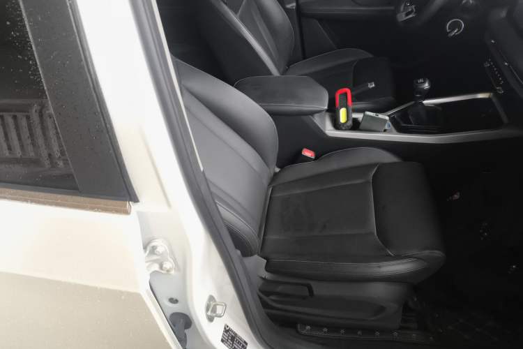 Used Wuling Jiachen 2022 1.5L Manual Comfort Edition Right Front Seat