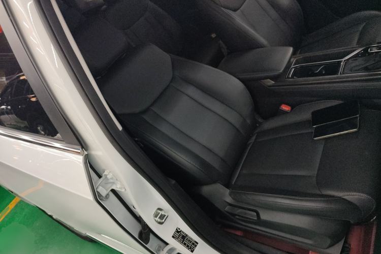 Used Wuling Jiachen 2022 1.5T CVT Smart Luxury Version Right Front Seat