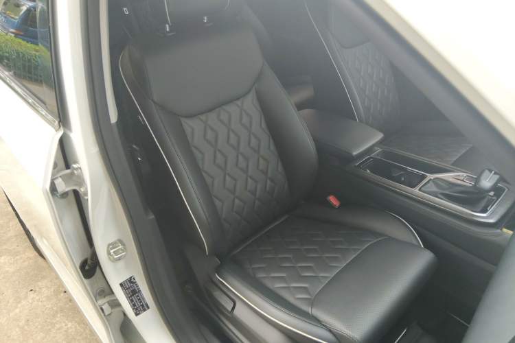 Used Wuling Jiachen 2022 1.5T CVT Deluxe Flagship Edition Right Front Seat