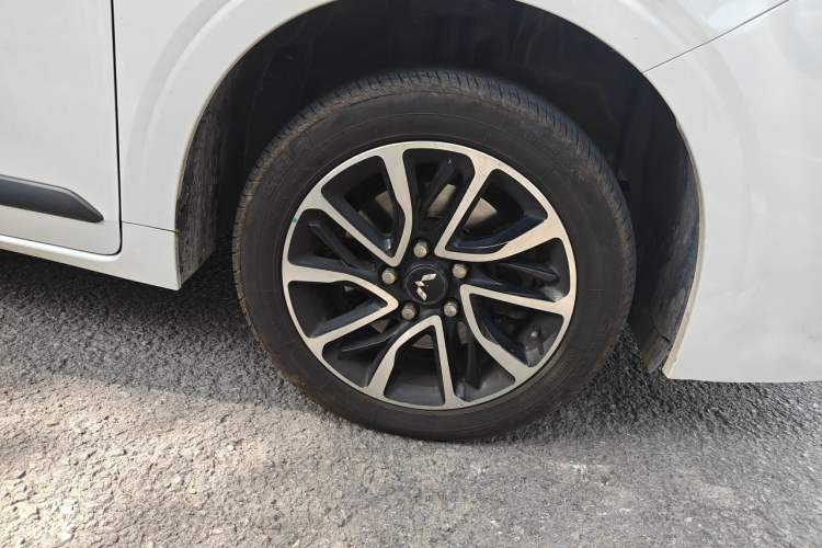 Used Wuling Jiachen 2022 1.5L Manual Enjoyment Elite Model Right Front Wheel Hub