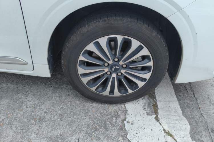 Used Wuling Jiachen 2022 1.5T CVT Deluxe Flagship Edition Right Front Wheel Hub