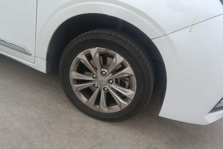 Used Wuling Jiachen 2022 1.5L Manual Comfort Edition Right Front Wheel Hub