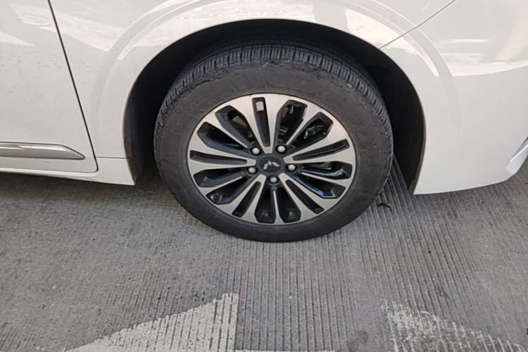 Used Wuling Jiachen 2022 1.5T CVT Deluxe Flagship Edition Right Front Wheel Hub