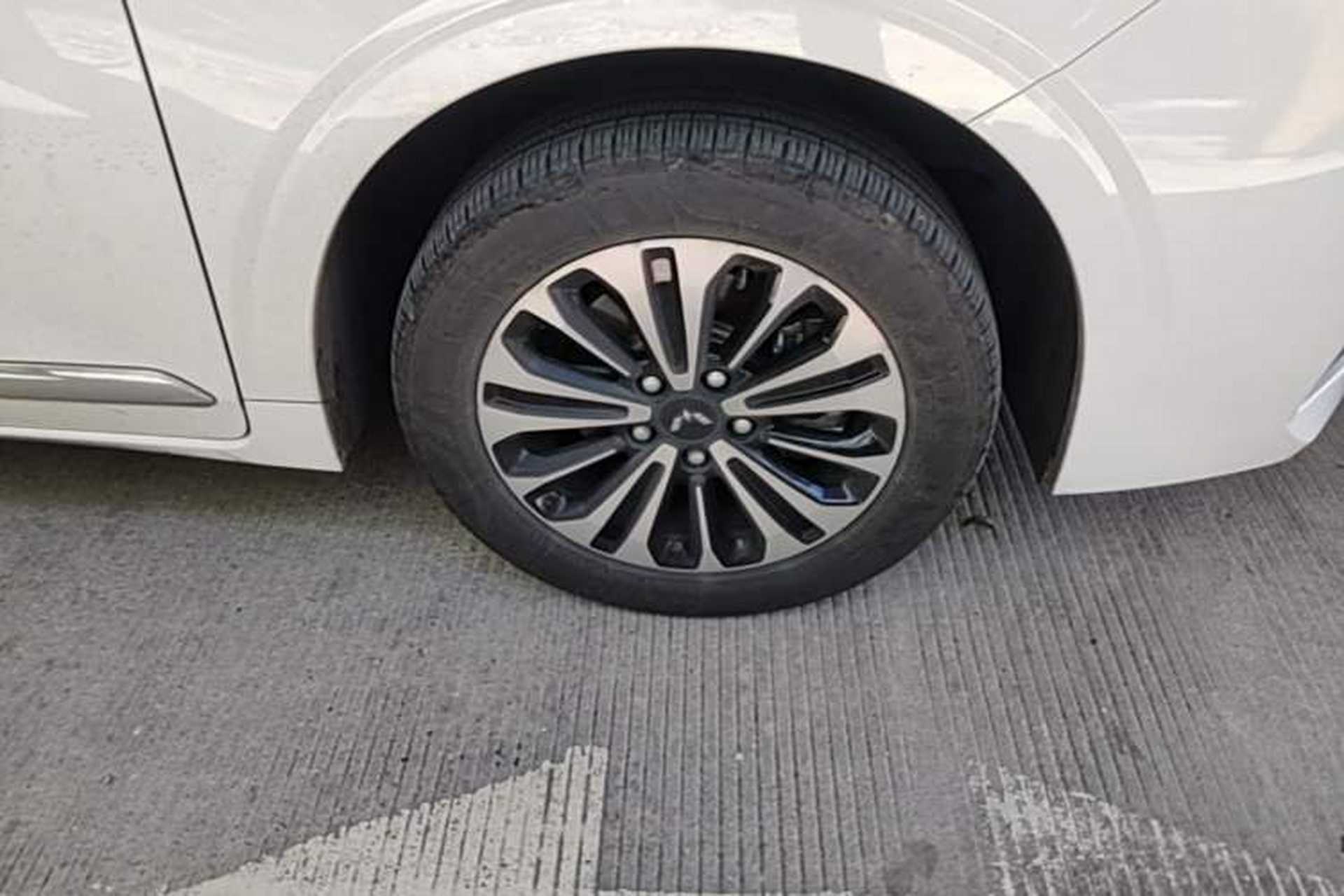 Used Wuling Jiachen 2022 1.5T CVT Deluxe Flagship Edition Right Front Wheel Hub