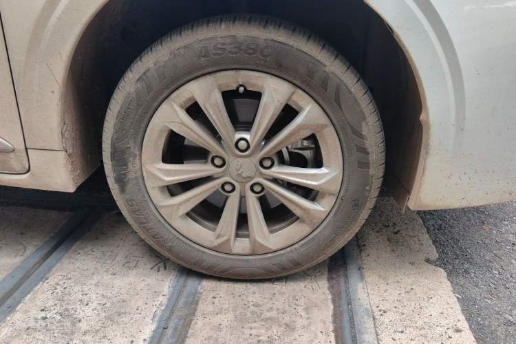 Used Wuling Jiachen 2022 1.5T CVT Smart Luxury Version Right Front Wheel Hub