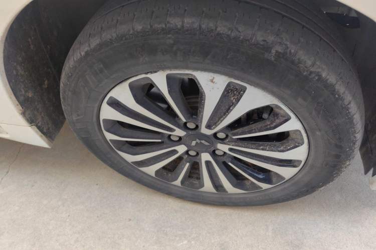 Used Wuling Jiachen 2022 1.5T CVT Deluxe Flagship Edition Right Front Wheel Hub