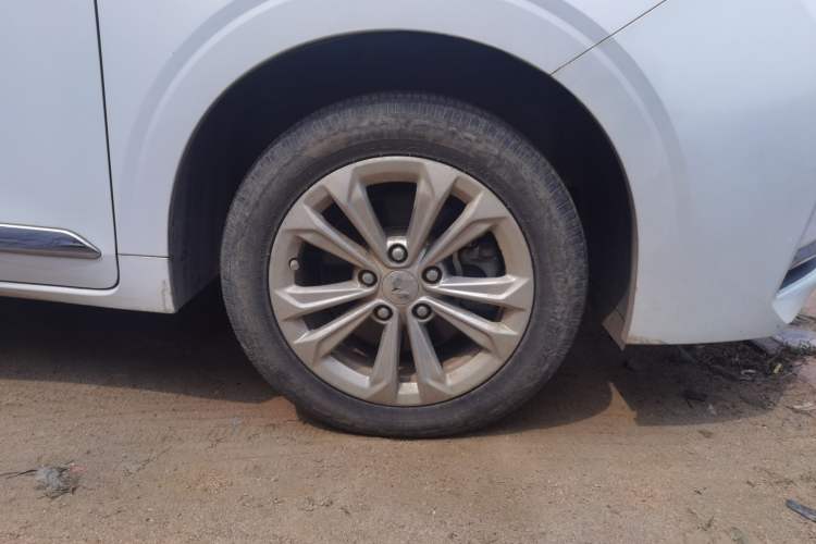 Used Wuling Jiachen 2022 1.5T CVT Smart Luxury Version Right Front Wheel Hub