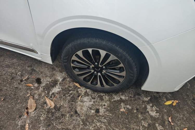 Used Wuling Jiachen 2022 1.5T CVT Deluxe Flagship Edition Right Front Wheel Hub