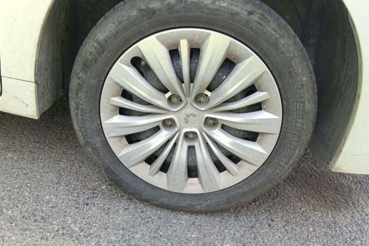 Used Wuling Jiachen 2022 1.5L Manual Enjoyment Elite Model Right Front Wheel Hub