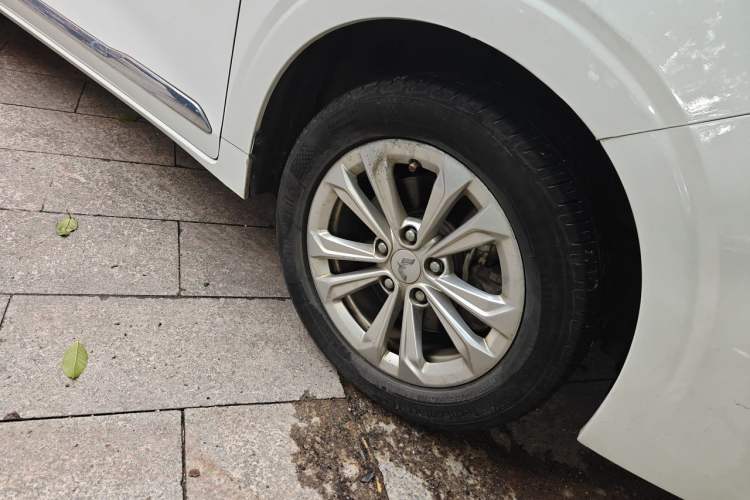 Used Wuling Jiachen 2022 1.5T CVT Smart Luxury Version Right Front Wheel Hub