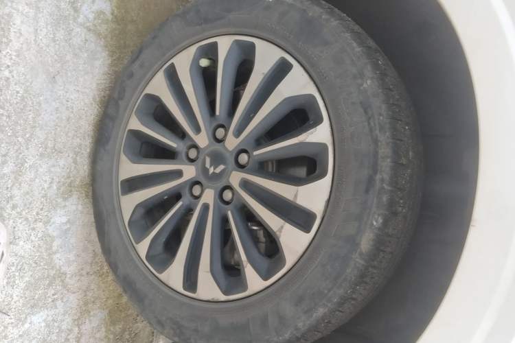 Used Wuling Jiachen 2022 1.5T CVT Deluxe Flagship Edition Right Front Wheel Hub