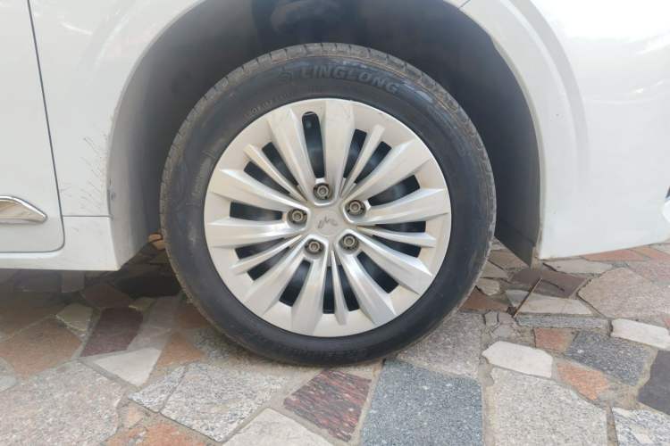 Used Wuling Jiachen 2022 1.5L Manual Enjoyment Elite Model Right Front Wheel Hub