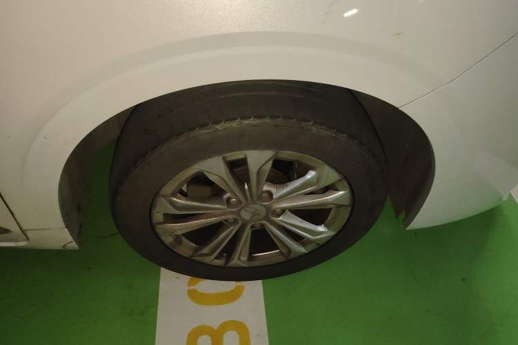 Used Wuling Jiachen 2022 1.5L Manual Comfort Edition Right Front Wheel Hub