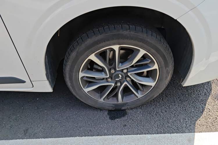 Used Wuling Jiachen 2022 1.5L Manual Enjoyment Elite Model Right Front Wheel Hub