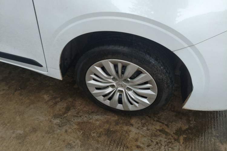 Used Wuling Jiachen 2022 1.5L Manual Enjoyment Elite Model Right Front Wheel Hub