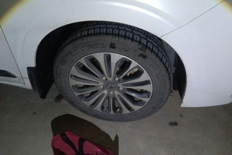 Used Wuling Jiachen 2022 1.5T CVT Deluxe Flagship Edition Right Front Wheel Hub