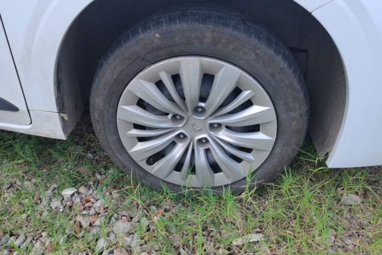 Used Wuling Jiachen 2022 1.5L Manual Enjoyment Elite Model Right Front Wheel Hub