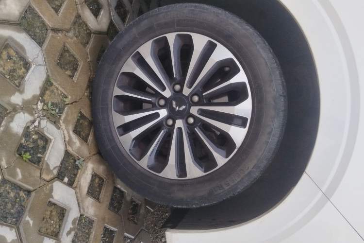 Used Wuling Jiachen 2022 1.5T CVT Deluxe Flagship Edition Right Front Wheel Hub