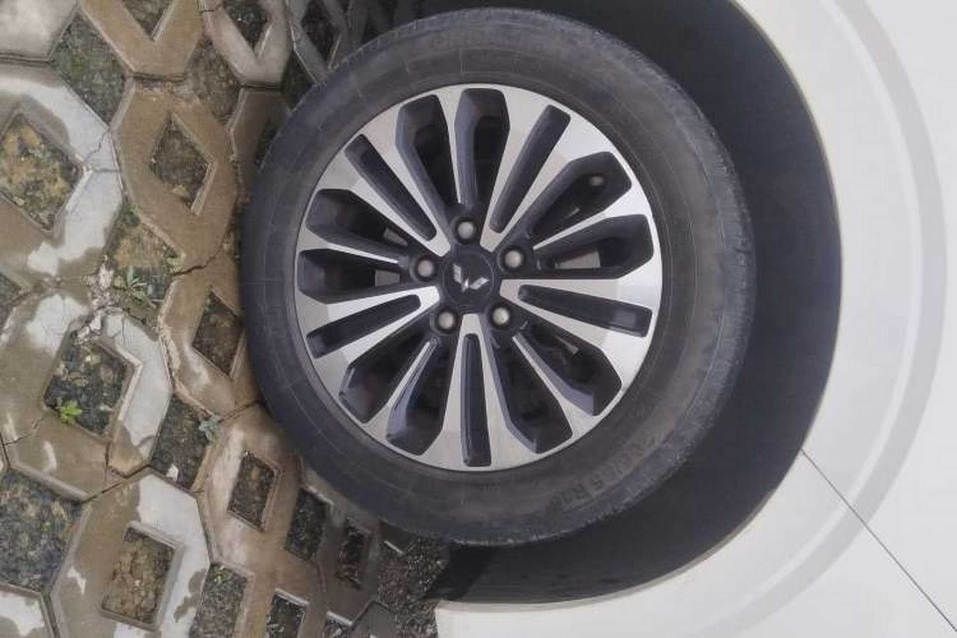 Used Wuling Jiachen 2022 1.5T CVT Deluxe Flagship Edition Right Front Wheel Hub