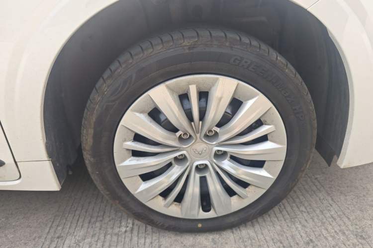 Used Wuling Jiachen 2022 1.5L Manual Enjoyment Elite Model Right Front Wheel Hub