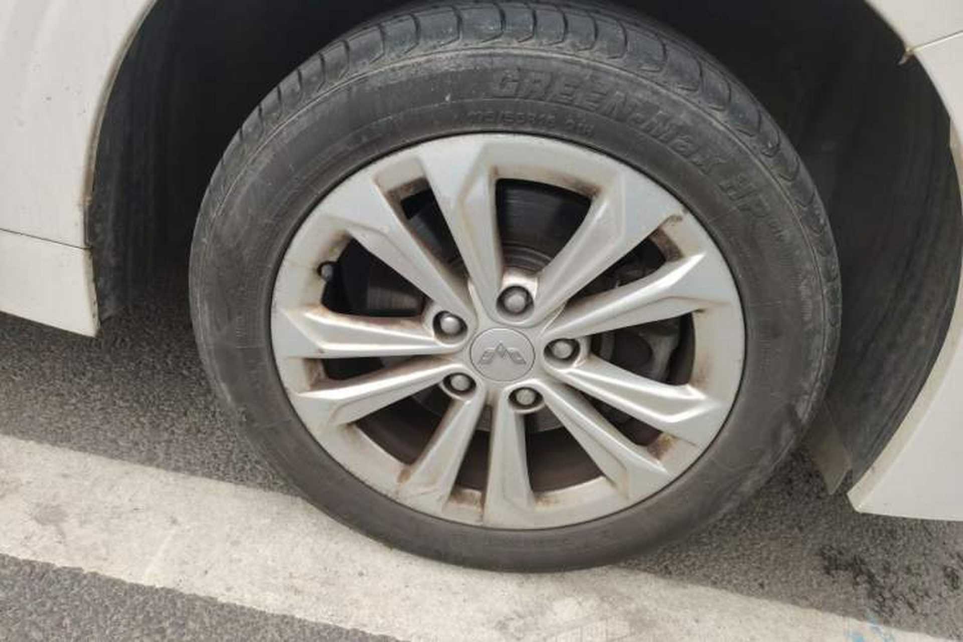 Used Wuling Jiachen 2022 1.5L Manual Light Comfort Edition Right Front Wheel Hub