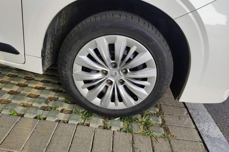 Used Wuling Jiachen 2022 1.5L Manual Enjoyment Elite Model Right Front Wheel Hub